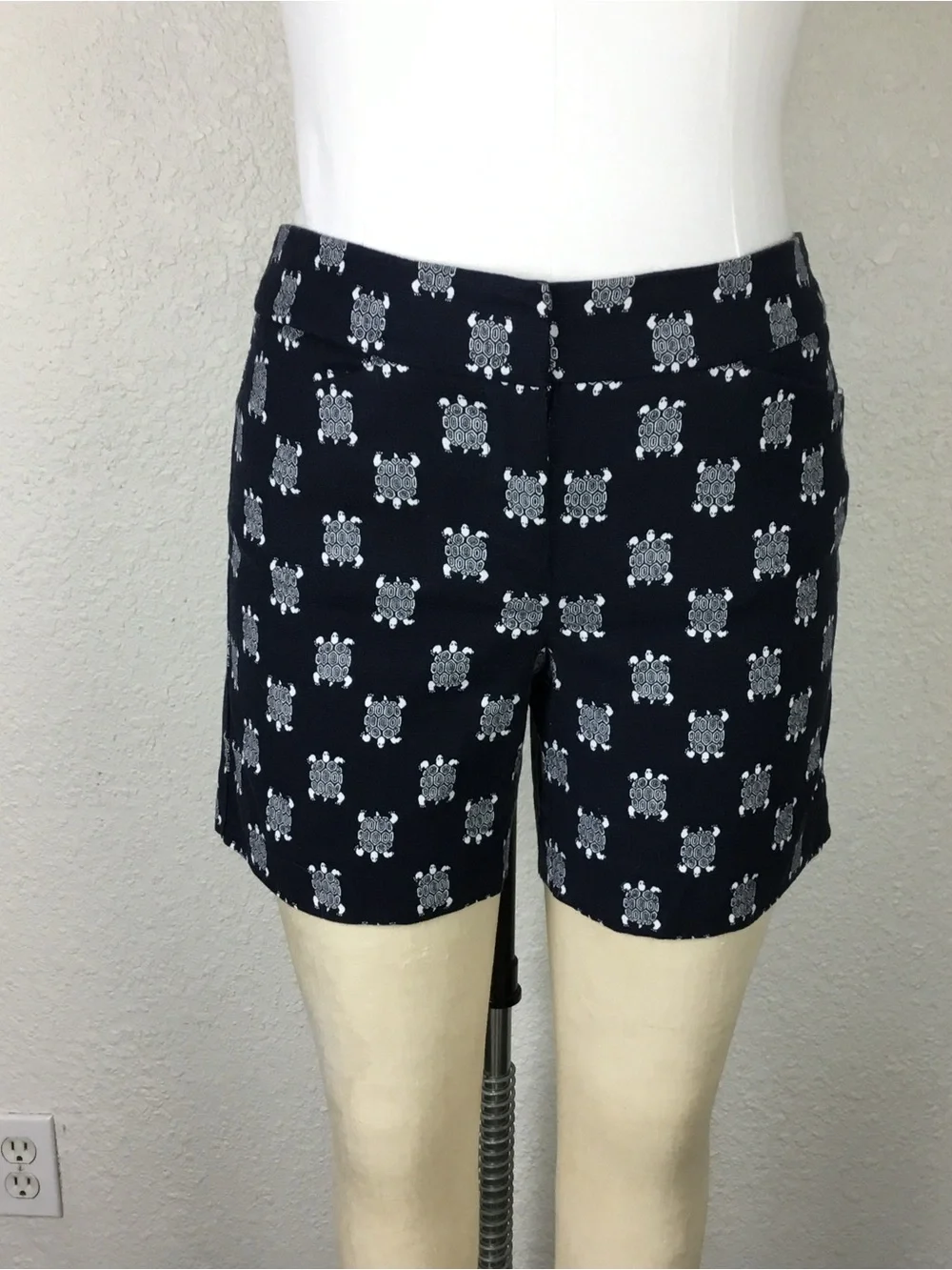 Navy Patterned Cotton Blend Shorts Ann Taylor Womens Size 2 Blue turtle Cotton